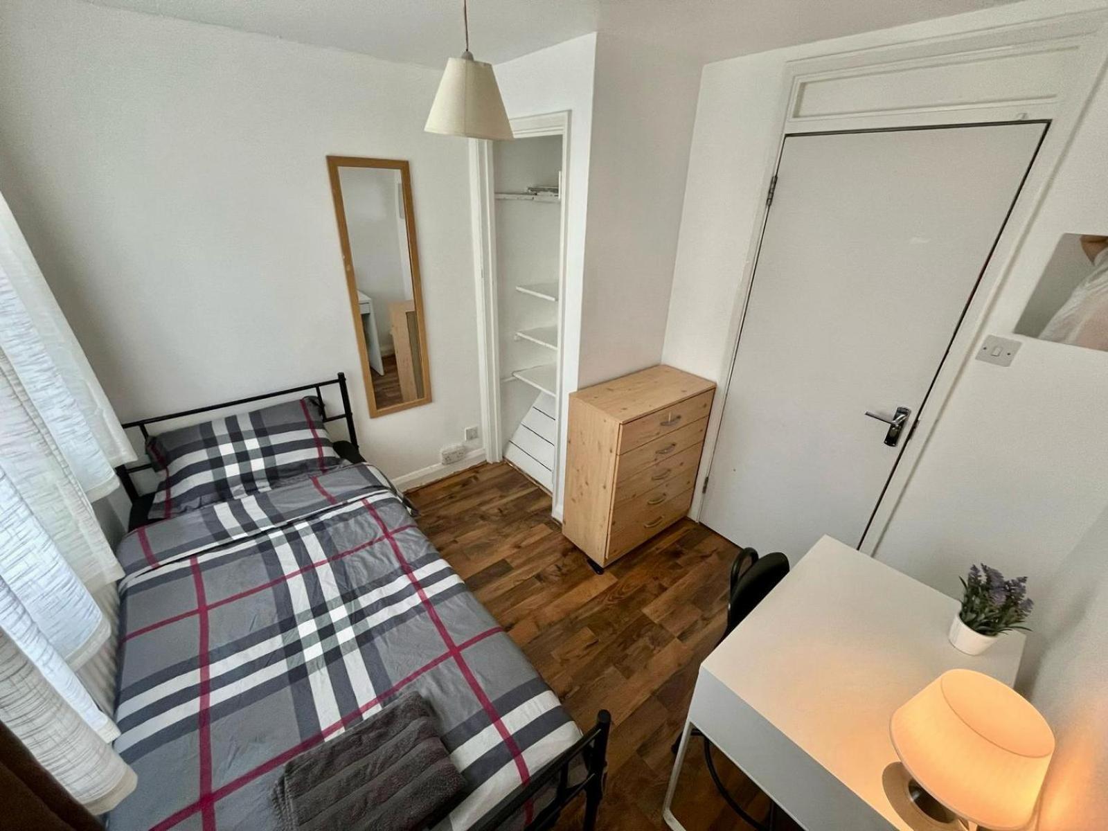 Whitechapel Station Rooms Λονδίνο Εξωτερικό φωτογραφία